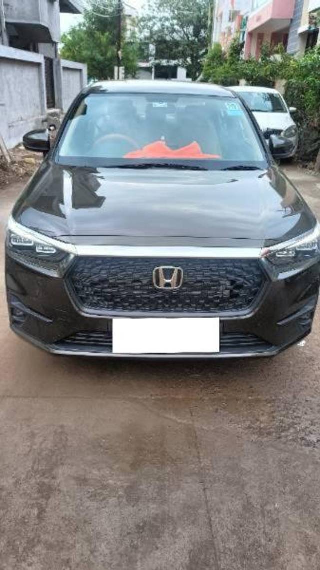 https://images10.gaadi.com/usedcar_image/4530677/original/processed_e3a1029b-c67d-44b5-92ad-19bdad1cd172.jpg?imwidth=6400