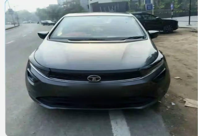 https://images10.gaadi.com/usedcar_image/4530683/original/03f57359-e09e-482f-9c11-00ebc881abc5.?imwidth=6400