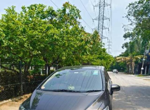 https://images10.gaadi.com/usedcar_image/4530696/original/processed_f1033fe0-8328-41f1-98ee-bd9850f36751.jpg?imwidth=6400