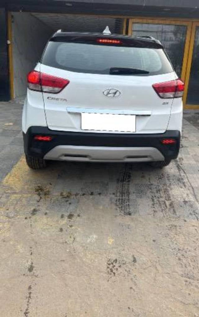 https://images10.gaadi.com/usedcar_image/4530719/original/processed_d58f013b-97f5-486f-be49-6fd03696a793.jpeg?imwidth=6401