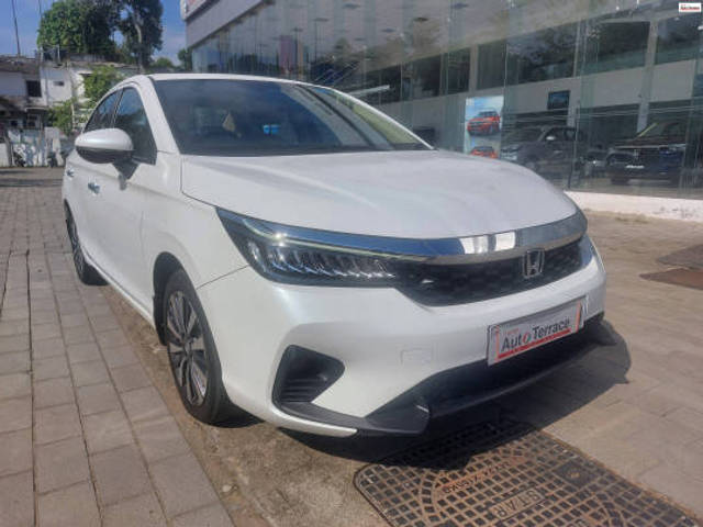 https://images10.gaadi.com/usedcar_image/4530724/original/cb933af0f679fc7c736622cfa06d0865.jpg?imwidth=6400
