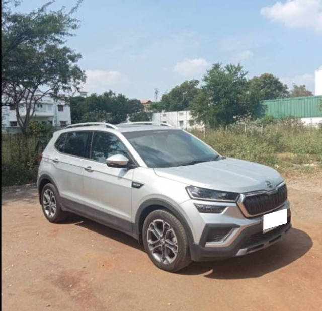 https://images10.gaadi.com/usedcar_image/4530750/original/processed_a567eac10147914aa13f40d75010c4c6.png?imwidth=6400
