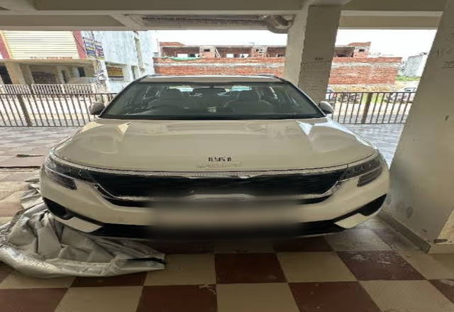 https://images10.gaadi.com/usedcar_image/4530751/original/f2f172ed-8b68-4958-aa26-10cc21838c39.?imwidth=6400