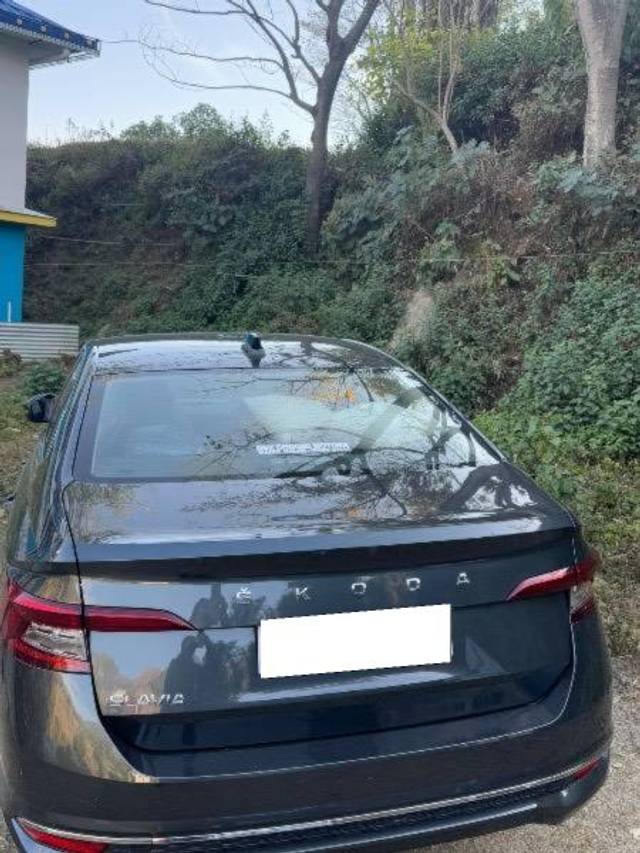 https://images10.gaadi.com/usedcar_image/4530754/original/processed_4e39119a-a6e1-4a07-9786-0146e95e19dd.jpeg?imwidth=6402