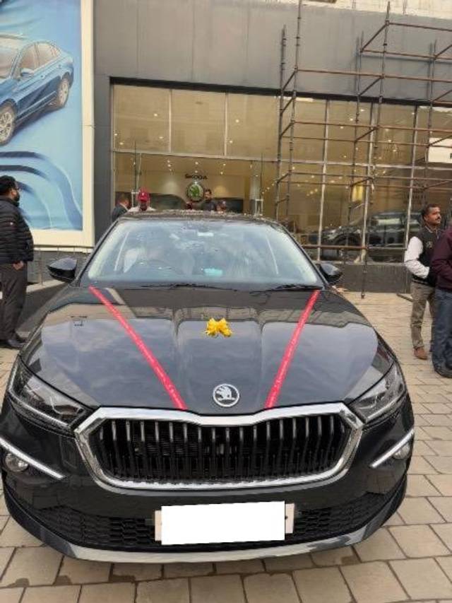 https://images10.gaadi.com/usedcar_image/4530754/original/processed_97767e58-ea8c-4472-8088-c41713e3397e.jpeg?imwidth=6400