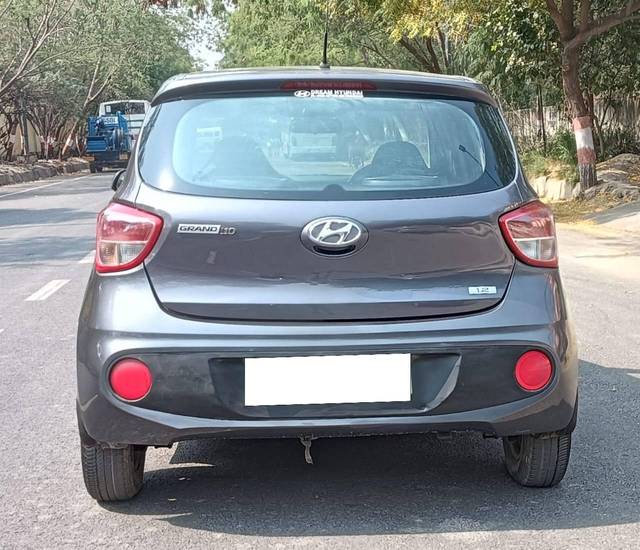 https://images10.gaadi.com/usedcar_image/4530764/original/processed_97e4c47b61df4daef3f18361633f64f1.jpg?imwidth=6402