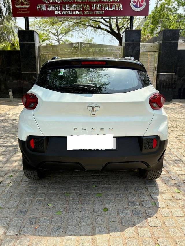 https://images10.gaadi.com/usedcar_image/4530767/original/processed_b7ebf2aa653e4b6039a533c34c45f190.jpg?imwidth=6402