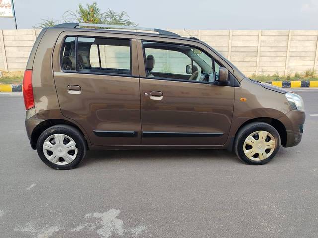 https://images10.gaadi.com/usedcar_image/4530769/original/processed_17412713bcb70ad5ef2ff182cc0e7d1e.jpg?imwidth=6401