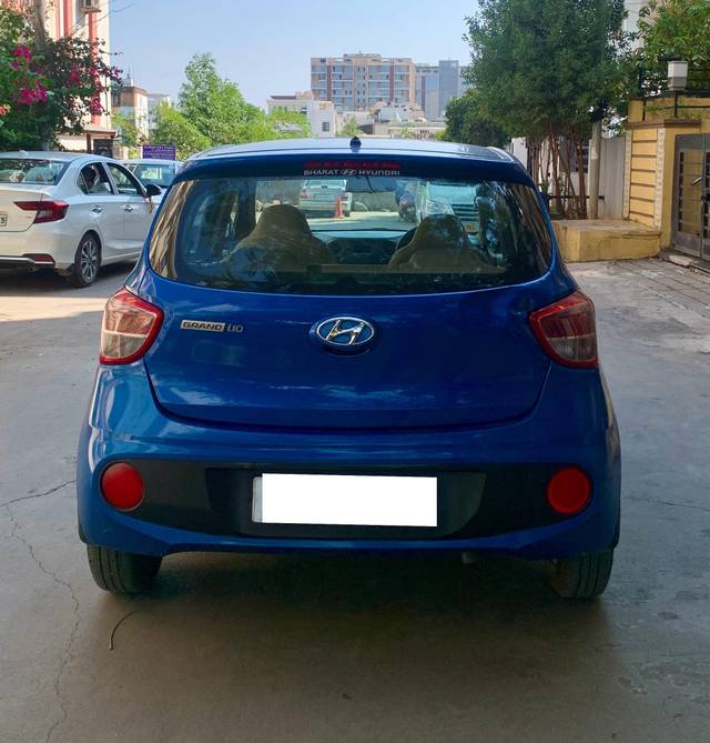 https://images10.gaadi.com/usedcar_image/4530778/original/processed_48fa00cdfb7ca04cdde2fda1e9cf7cfe.jpg?imwidth=6402