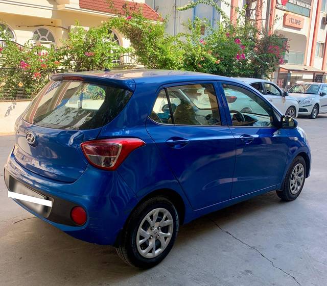 https://images10.gaadi.com/usedcar_image/4530778/original/processed_565feefec924a7062d346a5fa541e4b4.jpg?imwidth=6401