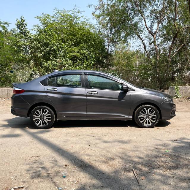 https://images10.gaadi.com/usedcar_image/4530779/original/9365268b32aba8a775c3c8b748f4bb87.jpg?imwidth=6401