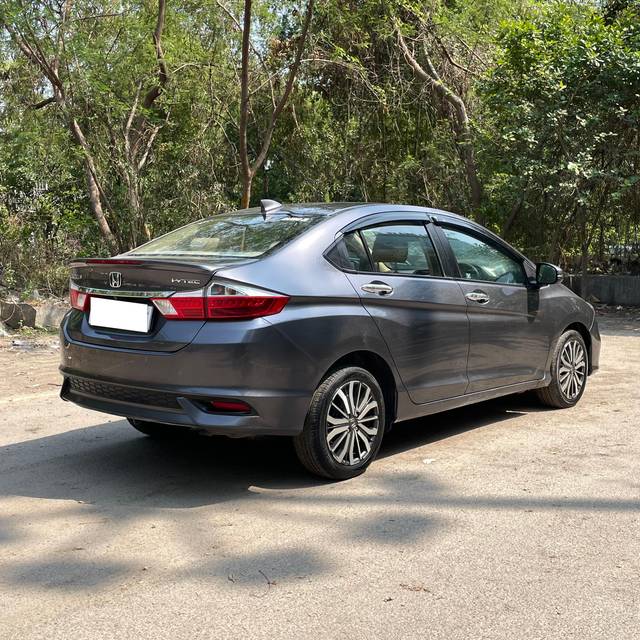 https://images10.gaadi.com/usedcar_image/4530779/original/processed_e01d4937990209bf710873e9dd8d776b.jpg?imwidth=6402
