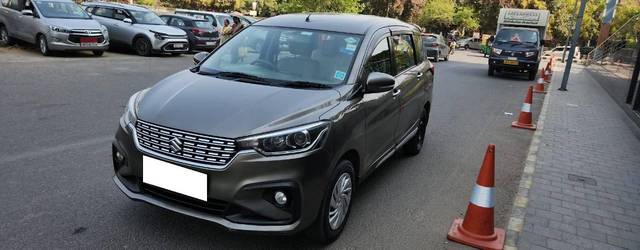 https://images10.gaadi.com/usedcar_image/4530781/original/processed_ffc9f00a31d9231b2c1c08ce42a01aaf.jpg?imwidth=6402