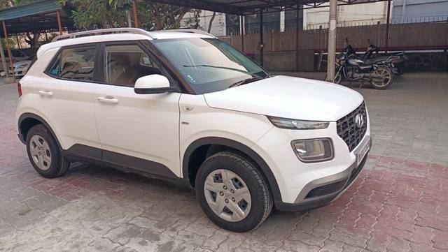 https://images10.gaadi.com/usedcar_image/4530782/original/2f7f669abacf7594738cdbd776554a02.jpg?imwidth=6400