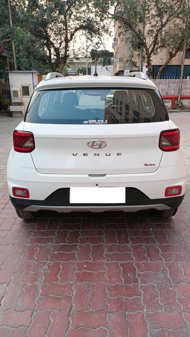 https://images10.gaadi.com/usedcar_image/4530782/original/processed_b8eff9376d963a7966d67c4f40ae5b7c.jpg?imwidth=6402