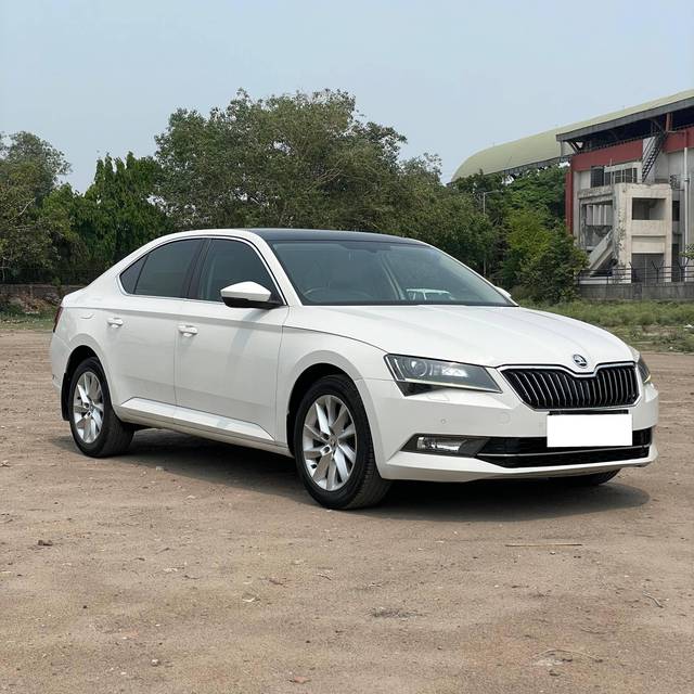 https://images10.gaadi.com/usedcar_image/4530787/original/processed_9ad29c41d7c4dc20386a56996c952656.jpg?imwidth=6400