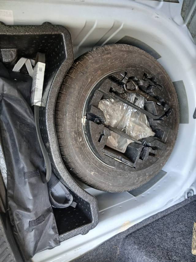 https://images10.gaadi.com/usedcar_image/4530806/original/ece4f10f5cf836c5ed81d26f9862163a.jpg?imwidth=6402