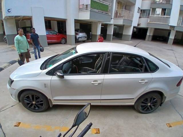 https://images10.gaadi.com/usedcar_image/4530806/original/processed_92dfde957b3e2b74ebf545880f1056db.jpg?imwidth=6400