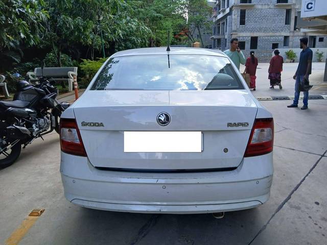 https://images10.gaadi.com/usedcar_image/4530806/original/processed_e295a4730c98afce1ea928dd5b9ca60d.jpg?imwidth=6401