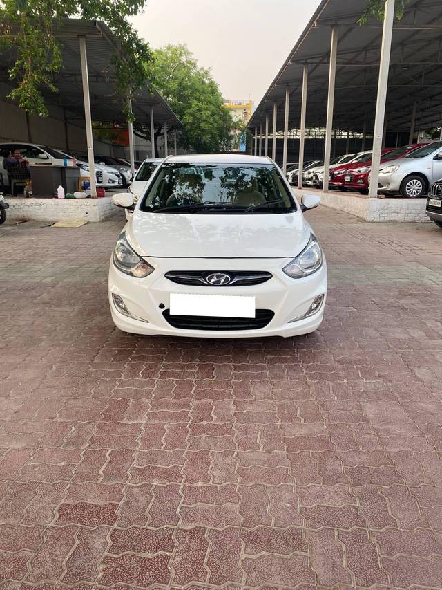 https://images10.gaadi.com/usedcar_image/4530819/original/processed_65bc3832-c962-4082-917d-e6e91b5dab86.jpg?imwidth=6400