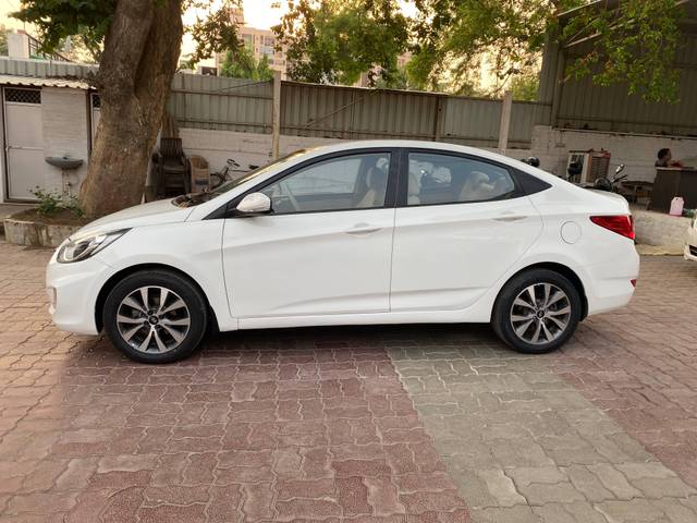 https://images10.gaadi.com/usedcar_image/4530819/original/processed_ab26bfee-56cf-4ada-8706-a0bf0b899ae7.jpg?imwidth=6402