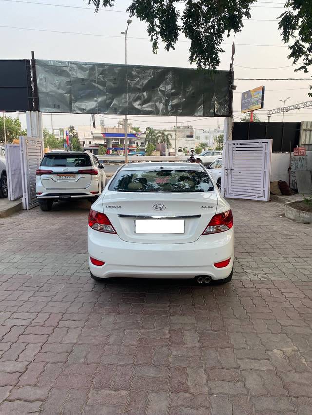 https://images10.gaadi.com/usedcar_image/4530819/original/processed_d13bec95-1a30-42d8-bbcc-388d7afd2f19.jpg?imwidth=6401