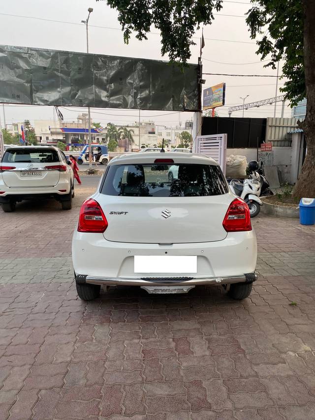 https://images10.gaadi.com/usedcar_image/4530822/original/processed_6635799f-0557-4427-b8c1-5726afb634e6.jpg?imwidth=6401