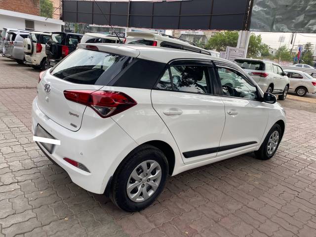https://images10.gaadi.com/usedcar_image/4530826/original/processed_2ed4c4d8-24da-482f-ba52-429191000e79.jpg?imwidth=6401