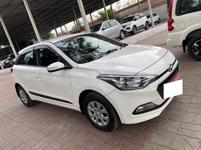https://images10.gaadi.com/usedcar_image/4530826/original/processed_a291dc7a-9018-41e0-80d8-185cb5ff4f0f.jpg?imwidth=6400
