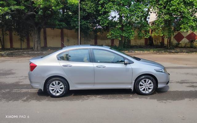 https://images10.gaadi.com/usedcar_image/4530828/original/processed_1d6ccc21-654a-4570-bf58-727bbfcf36fd.jpg?imwidth=6401