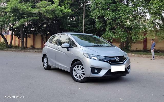 https://images10.gaadi.com/usedcar_image/4530833/original/processed_61992f8b-8802-494a-b96d-b5aa438f5a1f.jpg?imwidth=6400