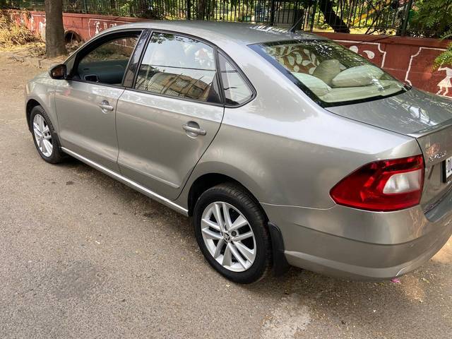 https://images10.gaadi.com/usedcar_image/4530840/original/processed_219448b685b94a6efac5c85f58595ca9.jpeg?imwidth=6401