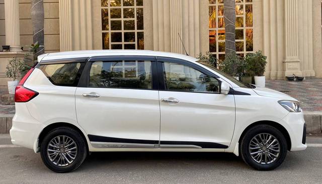 https://images10.gaadi.com/usedcar_image/4530843/original/processed_59feef52d02ccd7faa4cba4ffaea56c3.jpg?imwidth=6401
