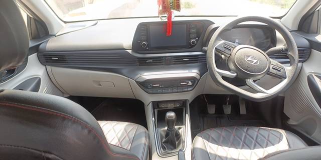https://images10.gaadi.com/usedcar_image/4530847/original/b4ac97c20944cb6aa636d3cfc2da79e7.jpg?imwidth=6402