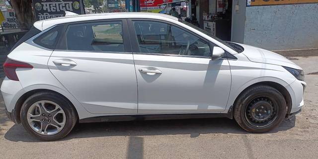 https://images10.gaadi.com/usedcar_image/4530847/original/processed_a7492e00a7789a7d117ee7eb3de6393d.jpg?imwidth=6401