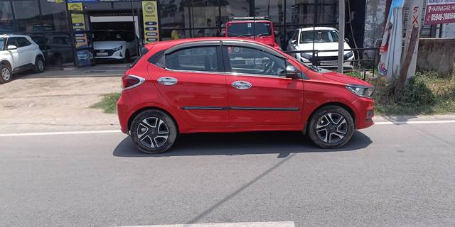 https://images10.gaadi.com/usedcar_image/4530854/original/processed_57aa3b623a04ae97e18e3a942ddc3118.jpg?imwidth=6402