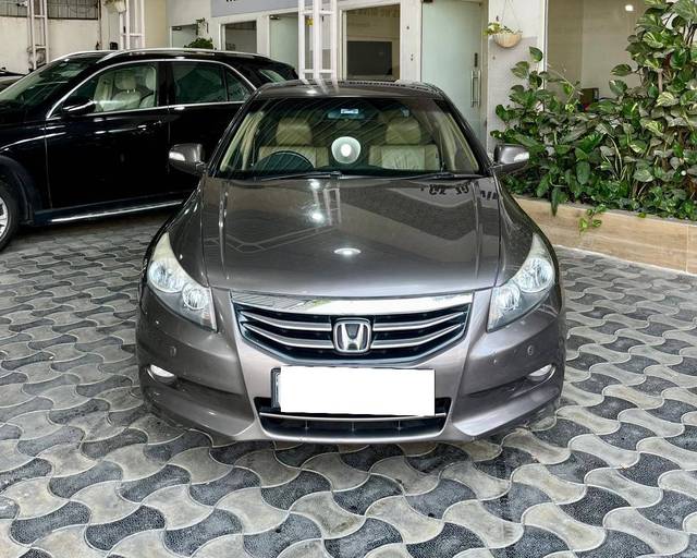 https://images10.gaadi.com/usedcar_image/4530856/original/processed_0ccc929deffd3b2960bc4f937e2a51da.jpg?imwidth=6402