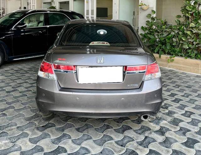 https://images10.gaadi.com/usedcar_image/4530856/original/processed_8bbdbb5bb3cde5874c1f631e3750af33.jpg?imwidth=6401