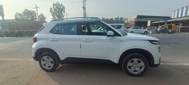 https://images10.gaadi.com/usedcar_image/4530862/original/processed_beaf60fd819071c3ecc80a35bb356e7c.jpg?imwidth=6400