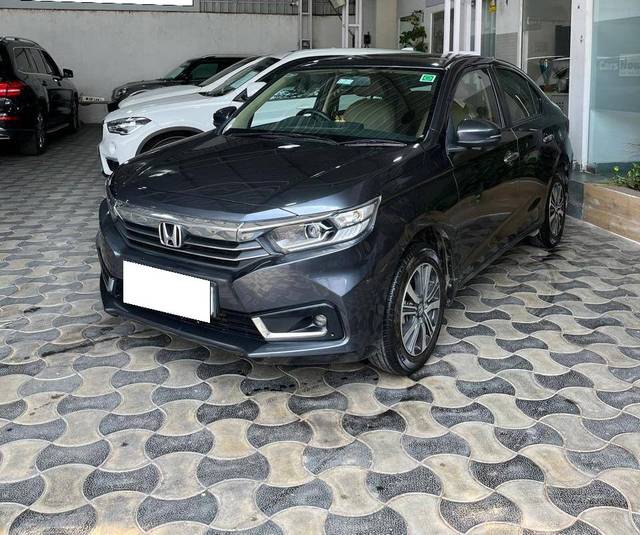https://images10.gaadi.com/usedcar_image/4530868/original/processed_9d426997d9848dc991803f30917f529d.jpg?imwidth=6400