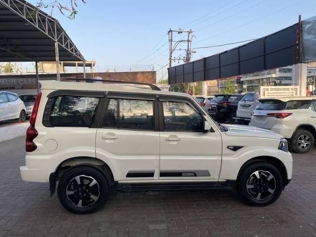 https://images10.gaadi.com/usedcar_image/4530873/original/processed_482192b4-da20-4063-9d78-bd2fd9cf5434.jpg?imwidth=6401