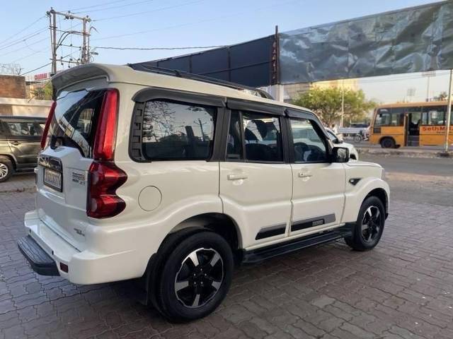 https://images10.gaadi.com/usedcar_image/4530873/original/processed_72e9aa4a-b1a1-4b2c-84cb-397fff3dcef4.jpg?imwidth=6402
