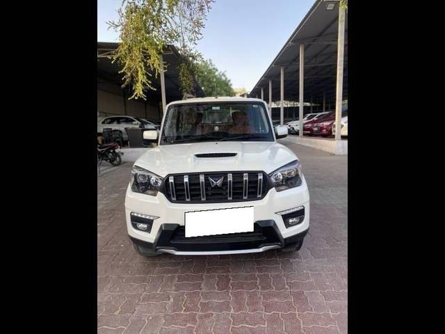 https://images10.gaadi.com/usedcar_image/4530873/original/processed_a6649837-4bf0-4b66-add8-5b2c735fda2f.jpg?imwidth=6400