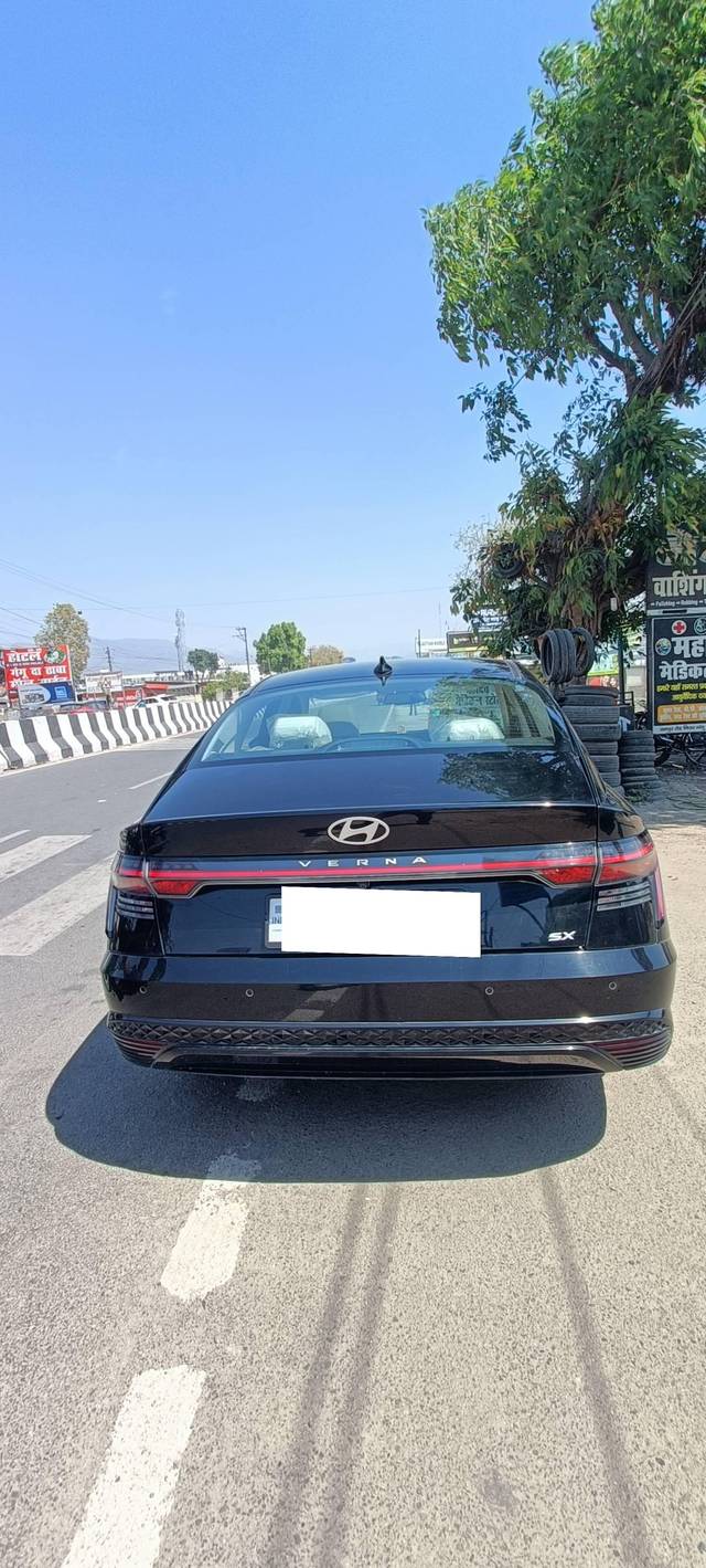 https://images10.gaadi.com/usedcar_image/4530920/original/processed_55a740e7ec7ea048cf97c6627b992312.jpg?imwidth=6402