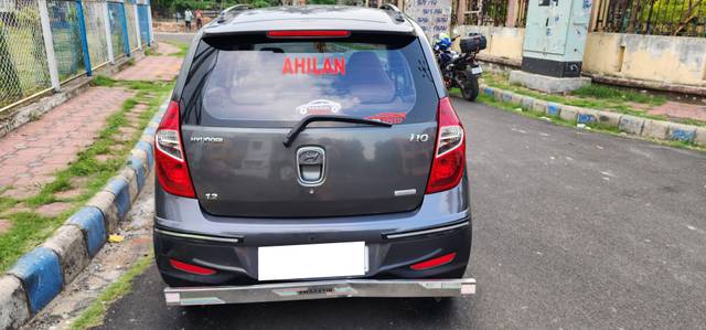 https://images10.gaadi.com/usedcar_image/4530924/original/processed_e127476d687254a4fed060cf41ba6f8a.jpg?imwidth=6402