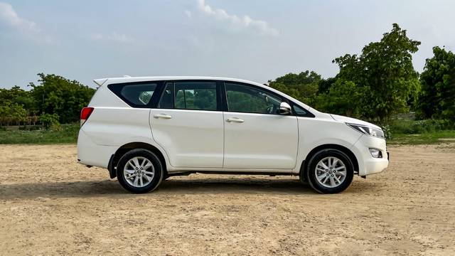 https://images10.gaadi.com/usedcar_image/4530925/original/92d75aff315572a0c897179ebfcb26ba.jpg?imwidth=6401