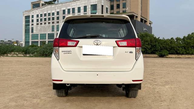 https://images10.gaadi.com/usedcar_image/4530925/original/processed_4b69f430cdcdc33add5d7e422007d8d2.jpg?imwidth=6402