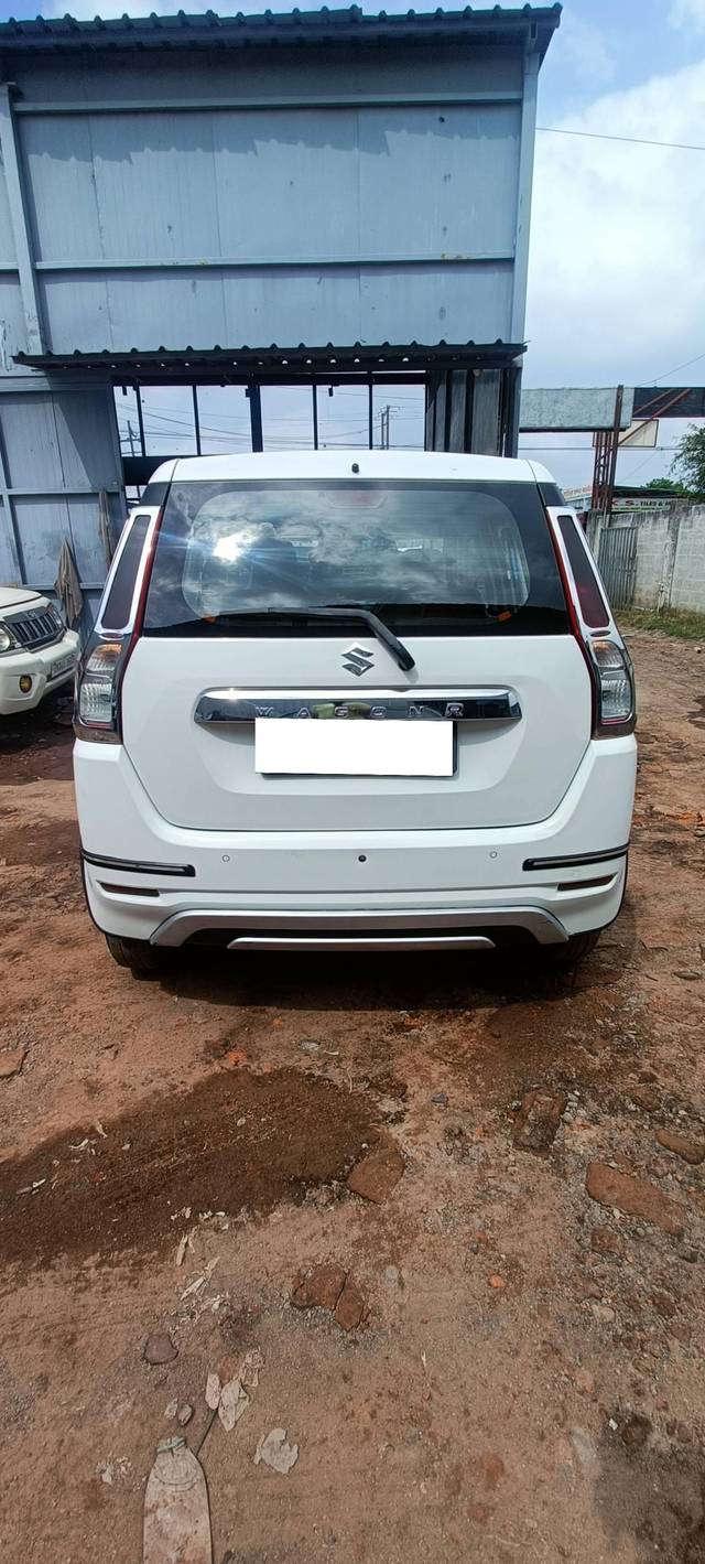 https://images10.gaadi.com/usedcar_image/4530926/original/processed_b4340f9341e6e6c6db9ff7c407a3d678.jpg?imwidth=6402