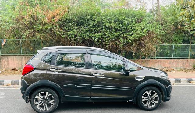 https://images10.gaadi.com/usedcar_image/4530931/original/ce5964470e19854b1ceefbd5df619c0a.jpg?imwidth=6401