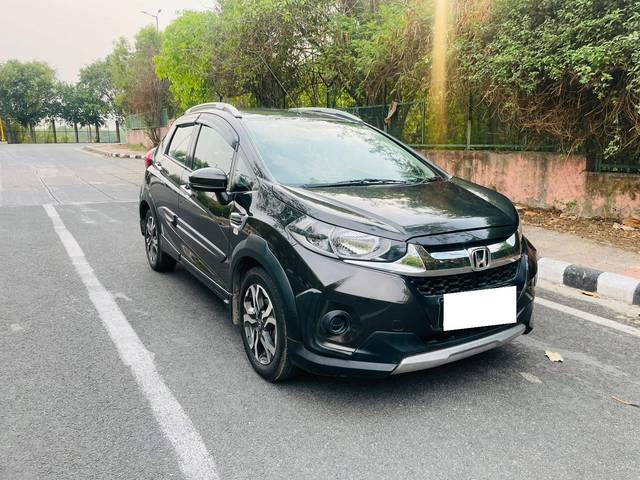 https://images10.gaadi.com/usedcar_image/4530931/original/processed_053e980272ee49e6794005de100945ea.jpg?imwidth=6400